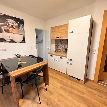 Monteur Ferienwohnung Halle Schlafzimmer Parkplatz Wlan Mw01 Lägenhet